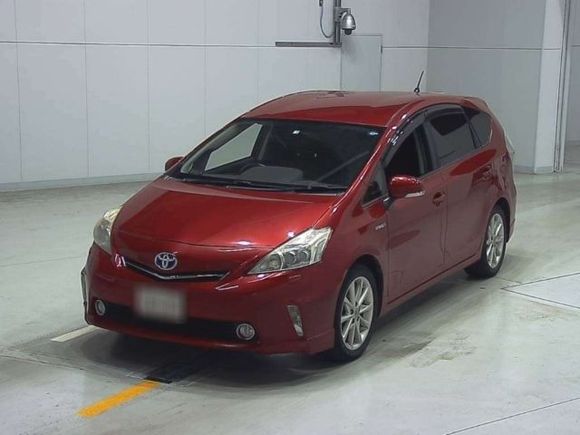 Toyota Prius Alpha 2013