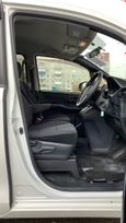    Toyota Voxy 2015 , 1357000 , 