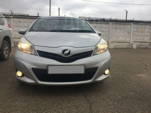  Toyota Vitz 2013 , 460000 , 