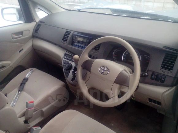    Toyota Isis 2009 , 375000 , 