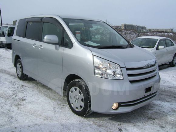    Toyota Noah 2009 , 635000 , 