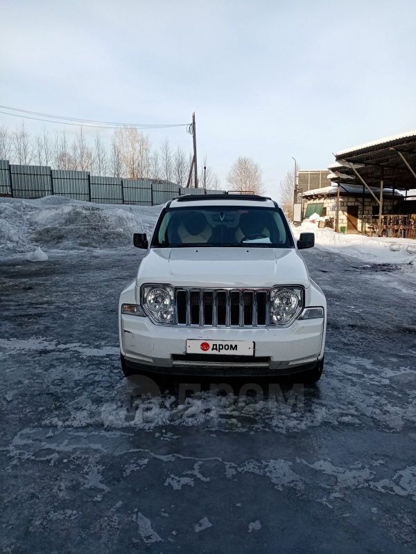 SUV   Jeep Liberty 2010 , 900000 , 