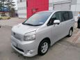    Toyota Voxy 2010 , 900000 , 