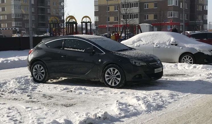  3  Opel Astra GTC 2012 , 630000 , 