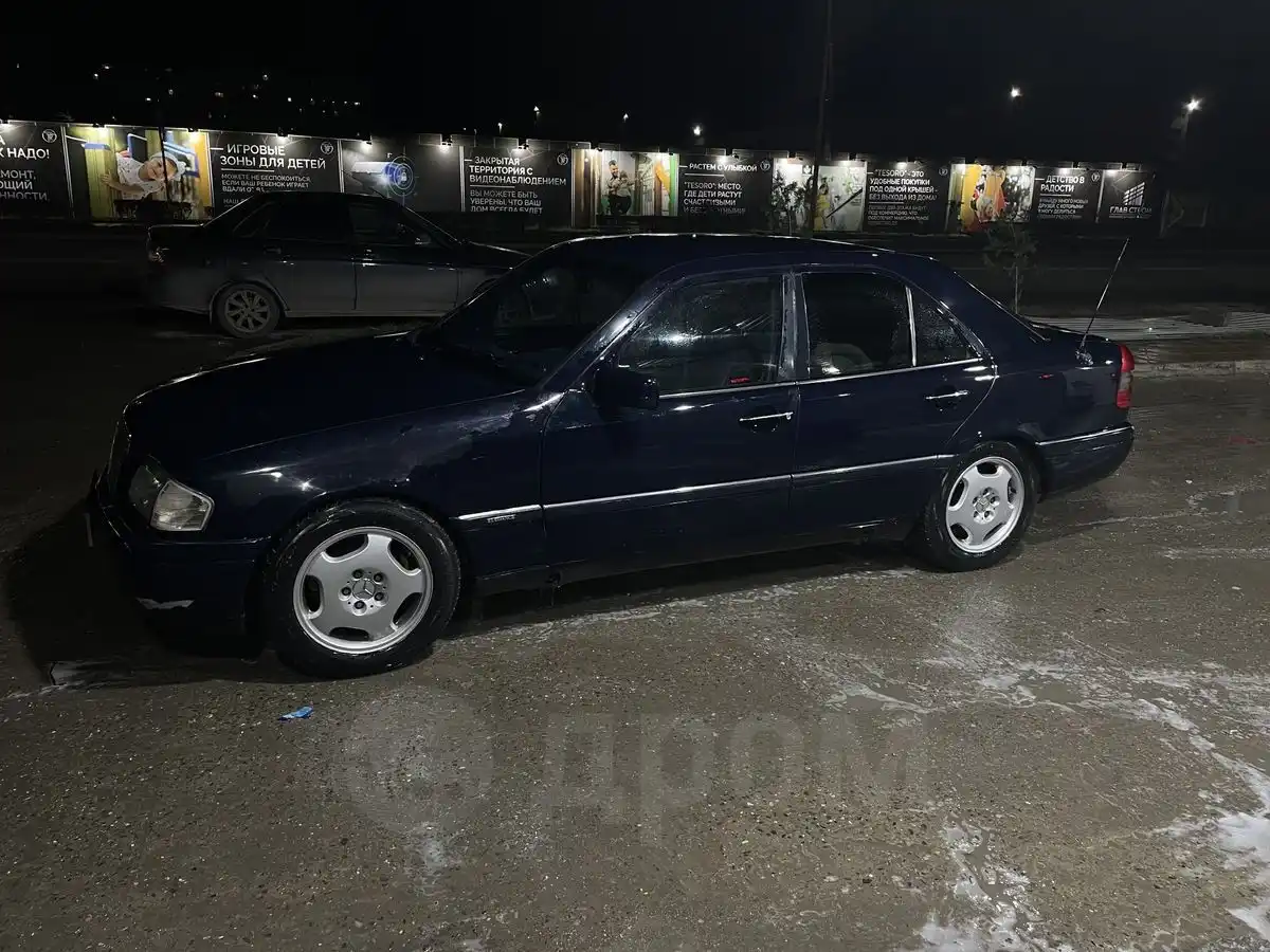 Продажа автомобиля Mercedes-Benz C-Class 1994 в Каспийске, Минусы надо либо  натяжитель цепи поменять или цепь зажать чуть шумит, бензин, 1.8 литра,  седан, мкпп