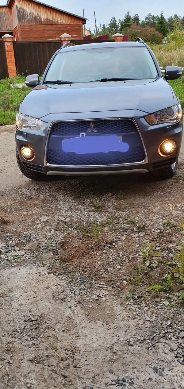 SUV   Mitsubishi Outlander 2011 , 820000 , -