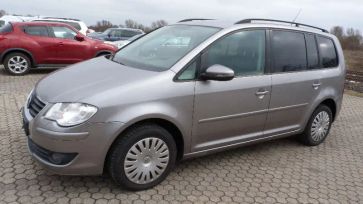    Volkswagen Touran 2010 , 670000 , 