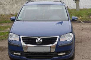    Volkswagen Touran 2010 , 700000 , 