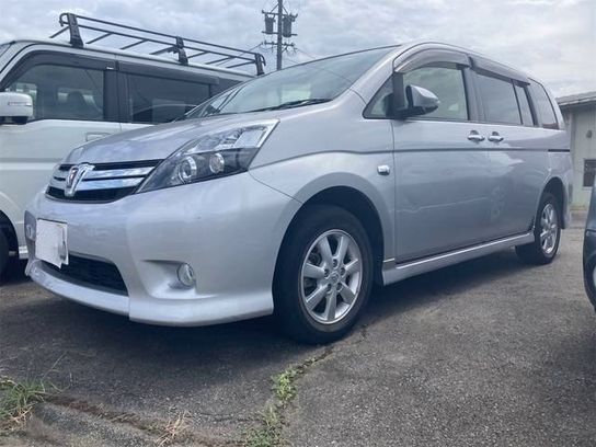 Toyota Isis Platana