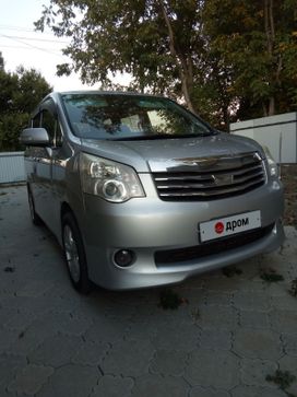    Toyota Noah 2010 , 892000 , 