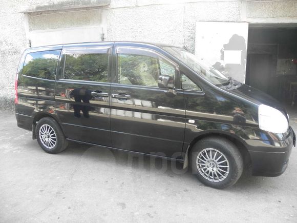    Nissan Serena 2002 , 450000 , 