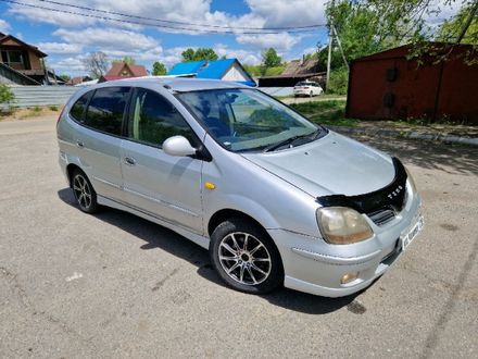 Ниссан Тино синий 2000