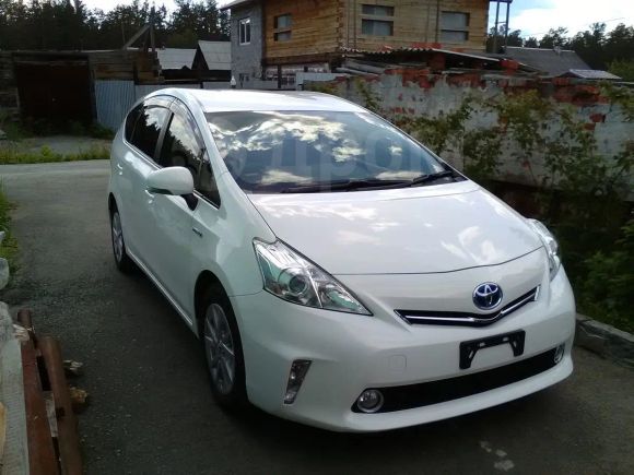    Toyota Prius Alpha 2014 , 987000 , 