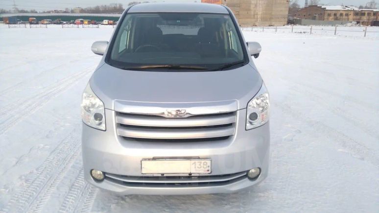    Toyota Noah 2010 , 760000 , 