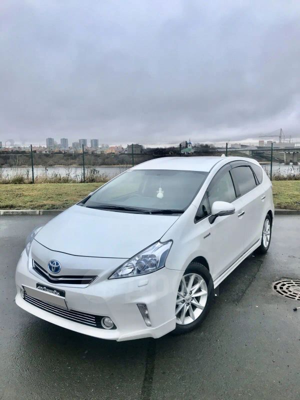    Toyota Prius Alpha 2013 , 950000 , 