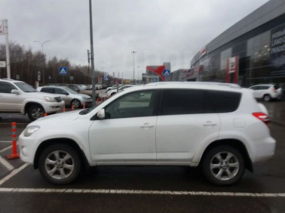 SUV   Toyota RAV4 2011 , 900000 ,  