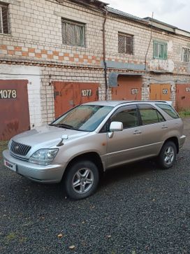 SUV   Toyota Harrier 2001 , 820000 , --