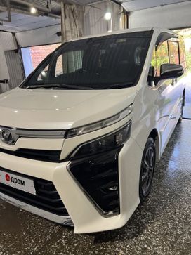    Toyota Voxy 2019 , 2850000 , 