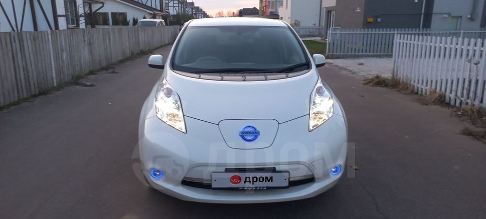  Nissan Leaf 2015 , 860000 , 