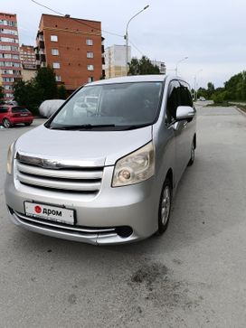    Toyota Noah 2007 , 1045000 , 