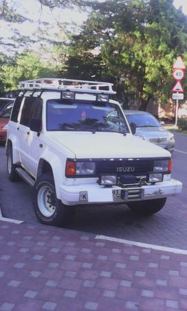 SUV   Isuzu Trooper 1990 , 300000 , 