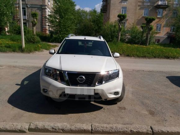 SUV   Nissan Terrano 2017 , 900000 , 