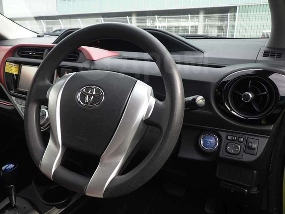  Toyota Aqua 2015 , 699000 , 