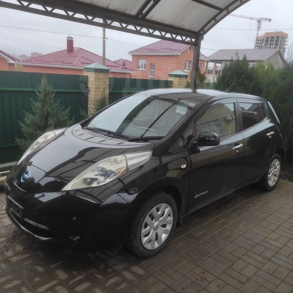  Nissan Leaf 2015 , 800000 , --