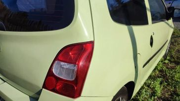  3  Renault Twingo 2009 , 275000 , 
