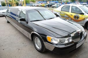  Lincoln Town Car 2001 , 900000 , 