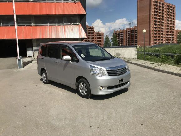    Toyota Noah 2012 , 1040000 , 