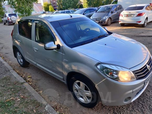  Renault Sandero 2013 , 330000 , 