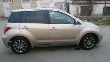  Toyota ist 2004 , 310000 , 