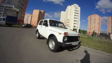 SUV    4x4 2121  2011 , 200000 , 