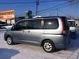    Nissan Serena 2010 , 700000 , 