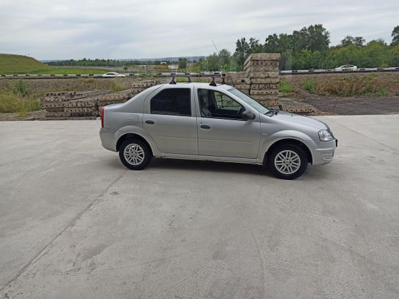  Renault Logan 2015 , 325000 , 