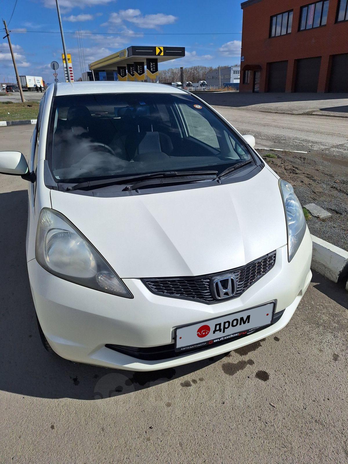 Продажа автомобиля Honda Fit 2010г. в Новосибирске, Продам Honda Fit 2010  года, автомат, бензиновый, 1.3 G