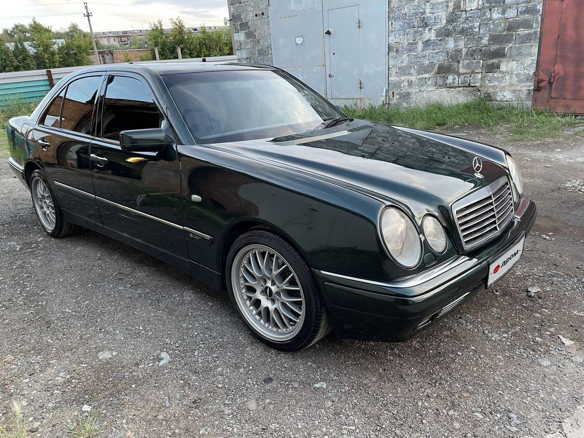 Mercedes-Benz E-Class 1998 в Омске, СОБСТВЕННИК машина ОМСКАЯ, обмен на  более дешевую, бу, седан, пробег 300 тысяч км, E 240 АТ Avantgarde, АКПП,  2.4 литра