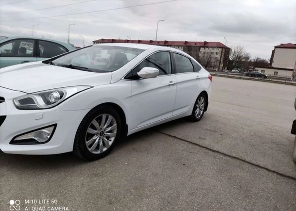  Hyundai i40 2013 , 820000 ,  