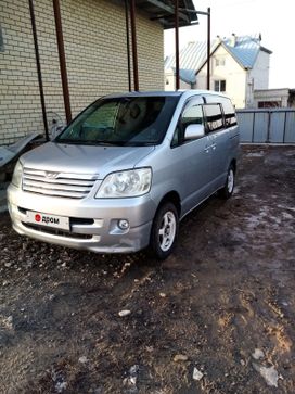    Toyota Noah 2002 , 450000 , 