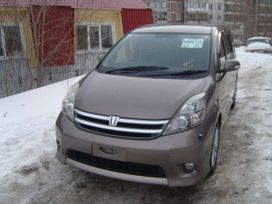    Toyota Isis 2007 , 555000 , 