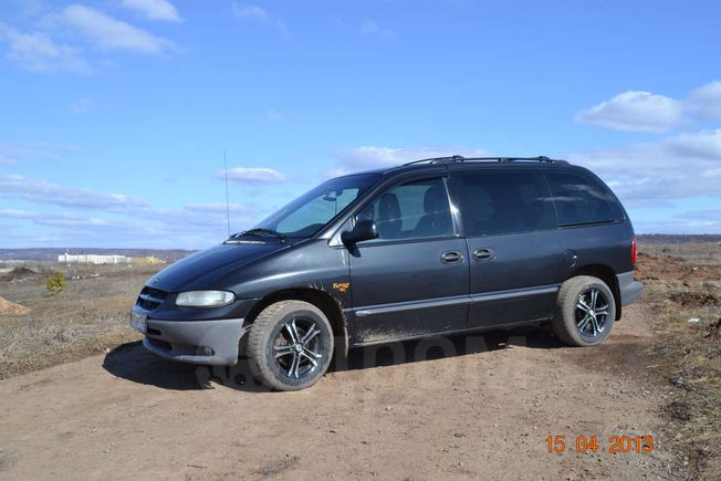    Chrysler Voyager 1999 , 300000 , 