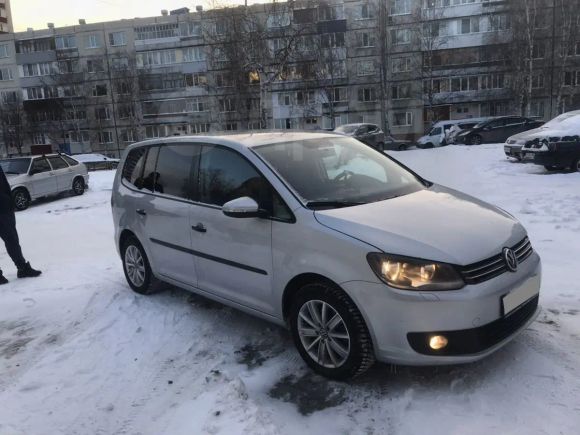    Volkswagen Touran 2011 , 620000 , 