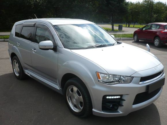 SUV   Mitsubishi Outlander 2010 , 880000 , --