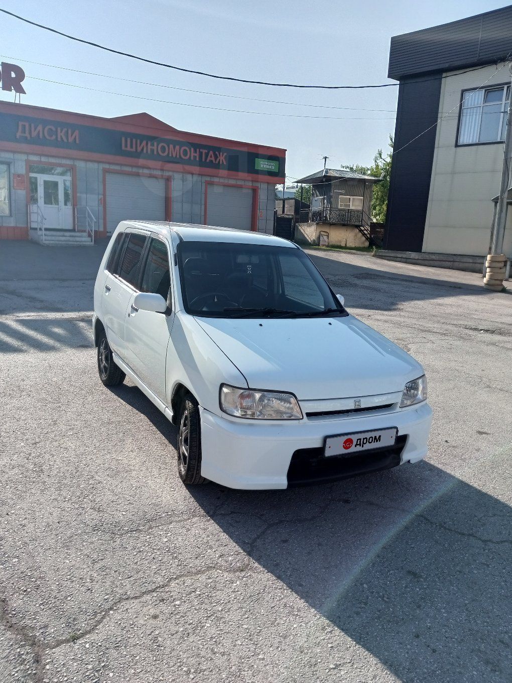 Ниссан куб 2000