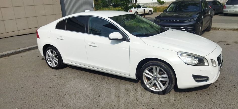  Volvo S60 2012 , 860000 , 