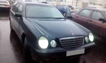  Mercedes-Benz E-Class 2000 , 330000 , 