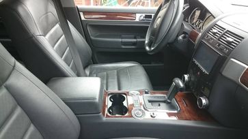 SUV   Volkswagen Touareg 2008 , 1700000 , 