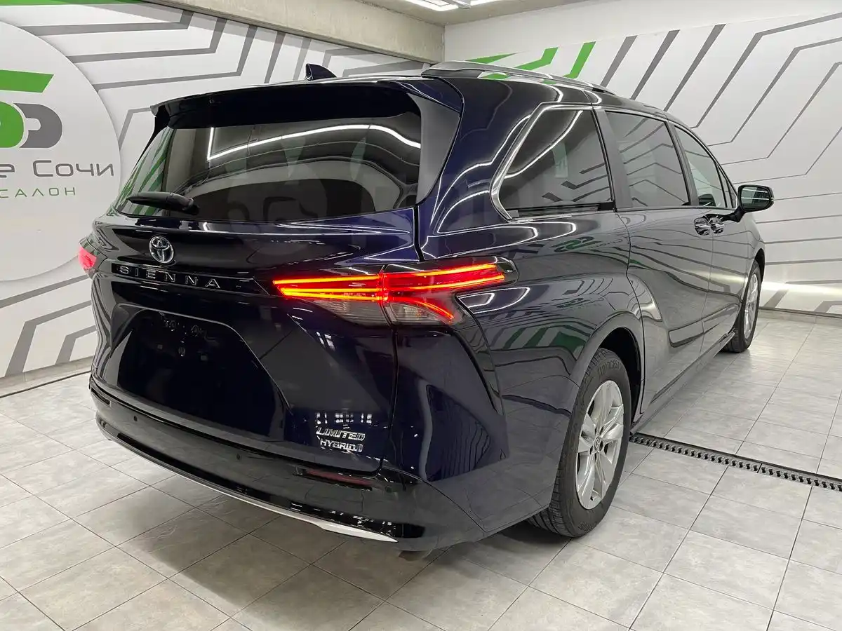   Toyota Sienna 2022    AO B H          25 CVT 4WD Platinum 4    