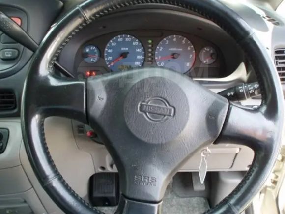    Nissan Serena 2001 , 200000 , 